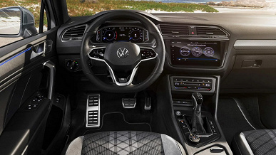 Семиместный Volkswagen Tiguan Allspace подешевел в России на 1 млн рублей с лета 2023 года. Названа актуальная стоимость кроссовера